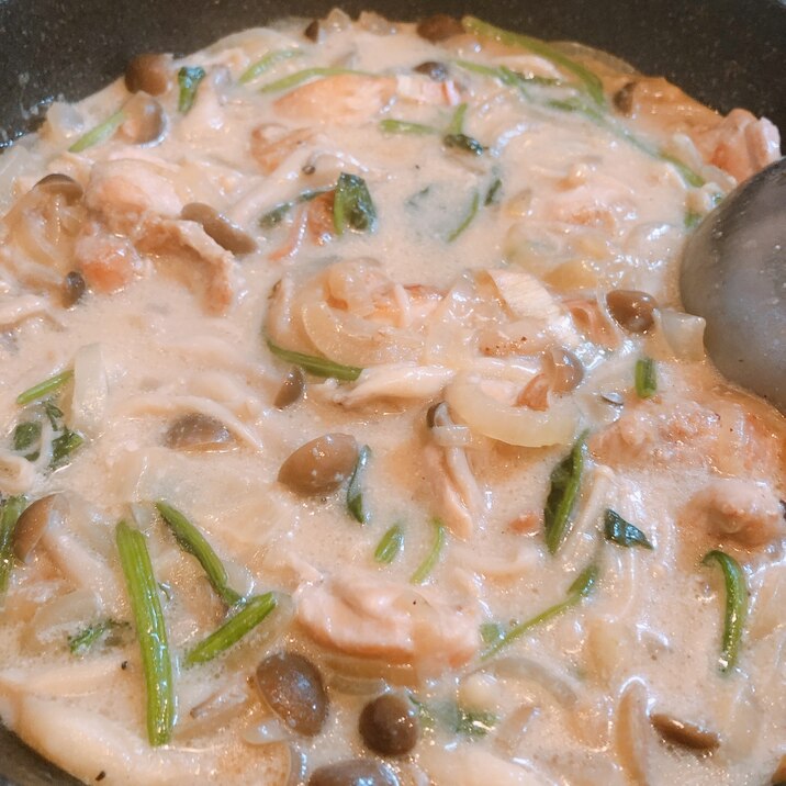 具だくさん！鶏肉とほうれん草のクリーム煮